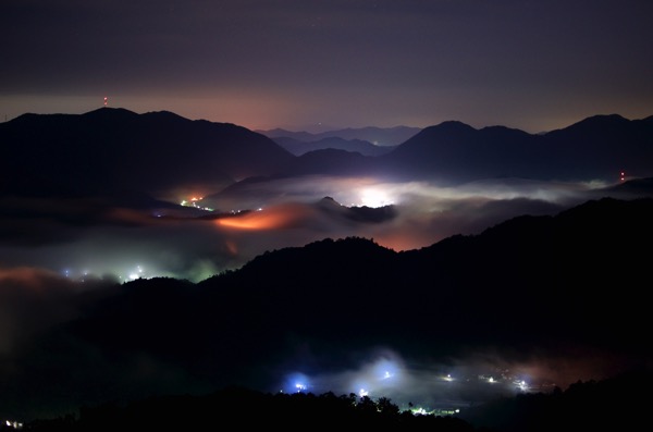 深夜の荒谷山の雲海