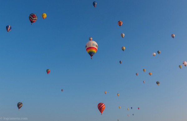青空をたくさんの気球が彩る！佐賀バルーンフェスタへ行ってきた！！